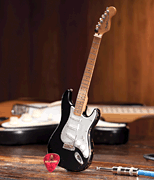 cover for Fender(TM) Stratocaster(TM) - Black Vintage Distressed